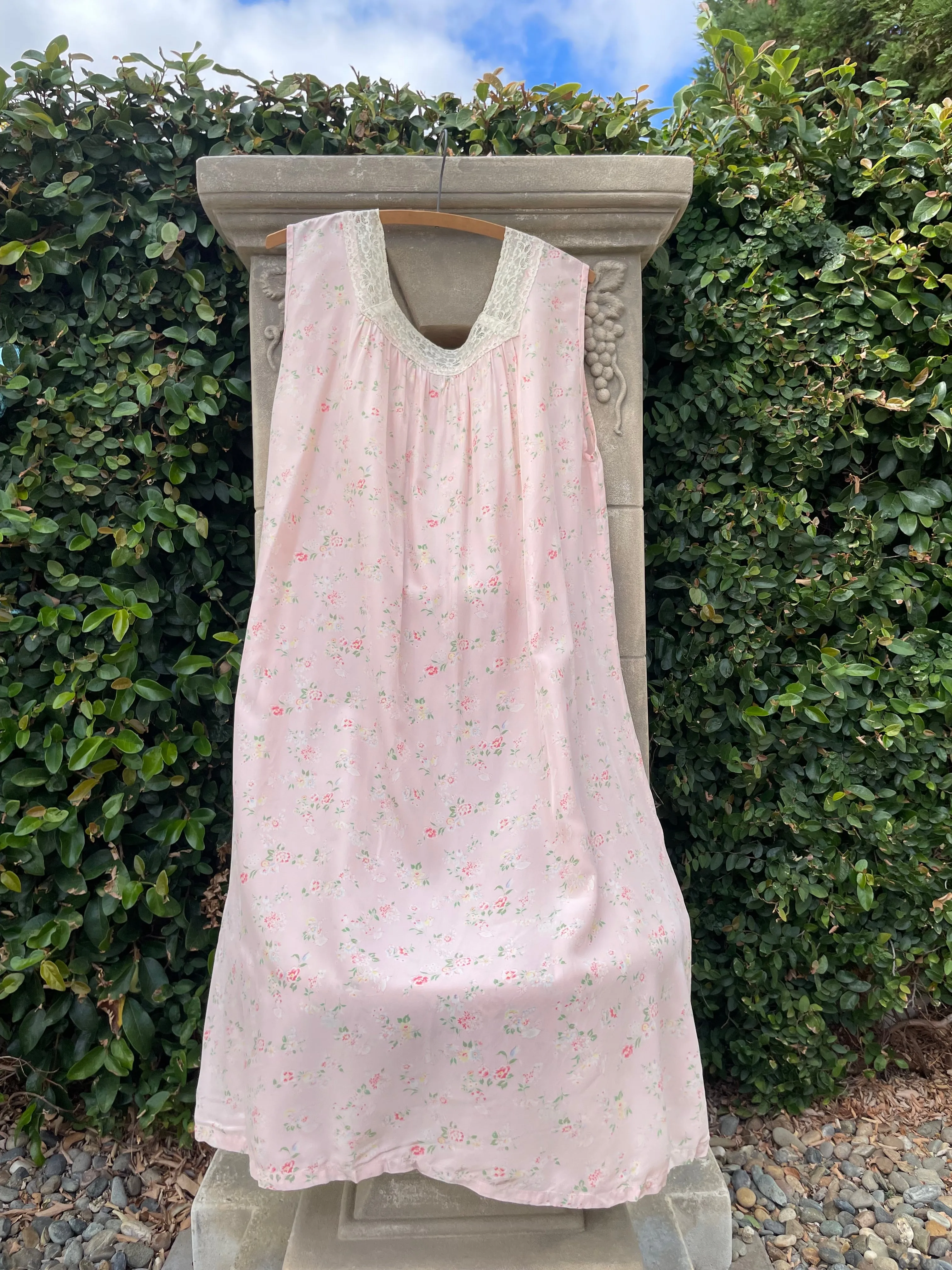 1940s Rayon Pale Pink Floral Louge Dress