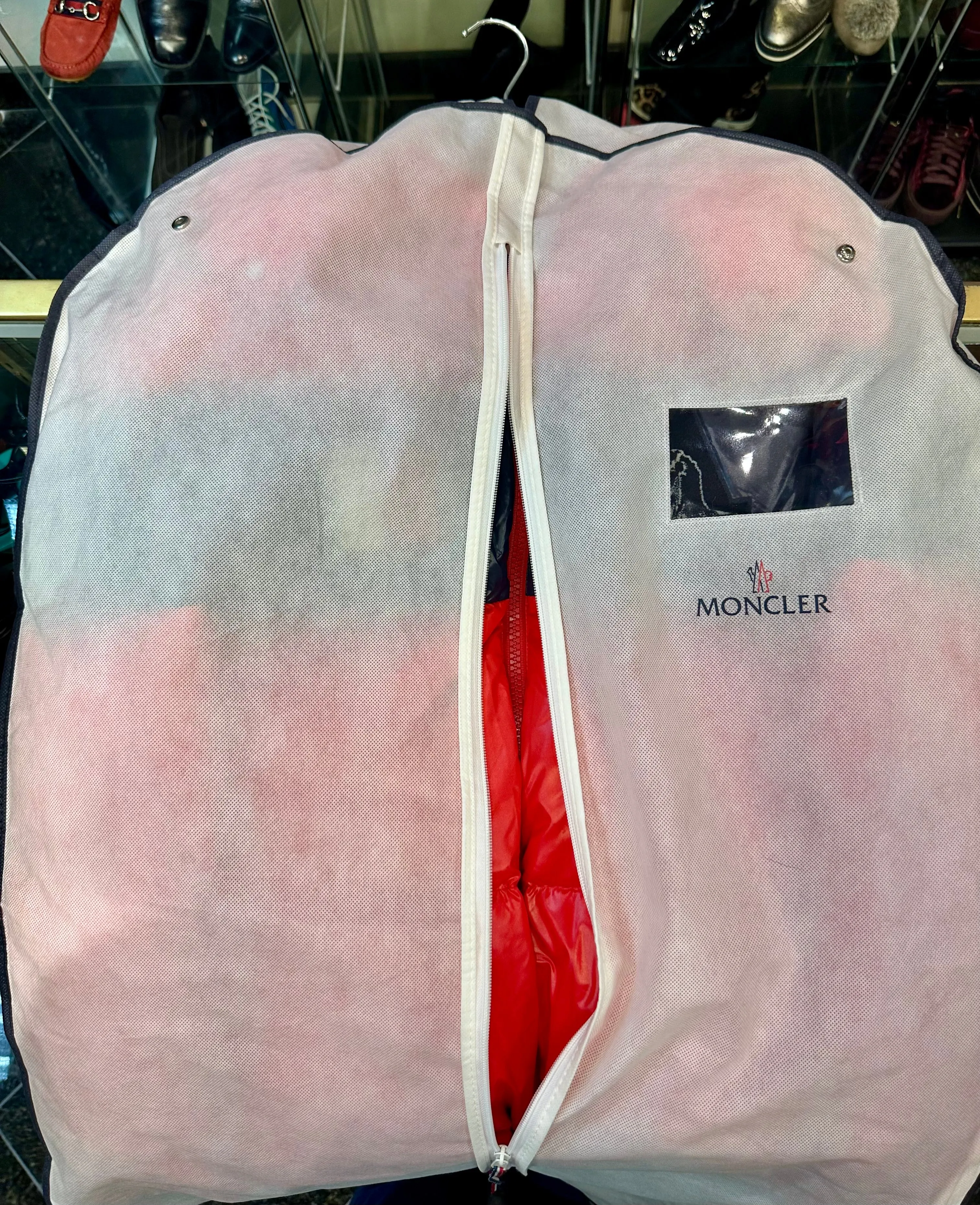 Authentic Moncler Gary red quilted down hooded jacket - Size M (preowned)