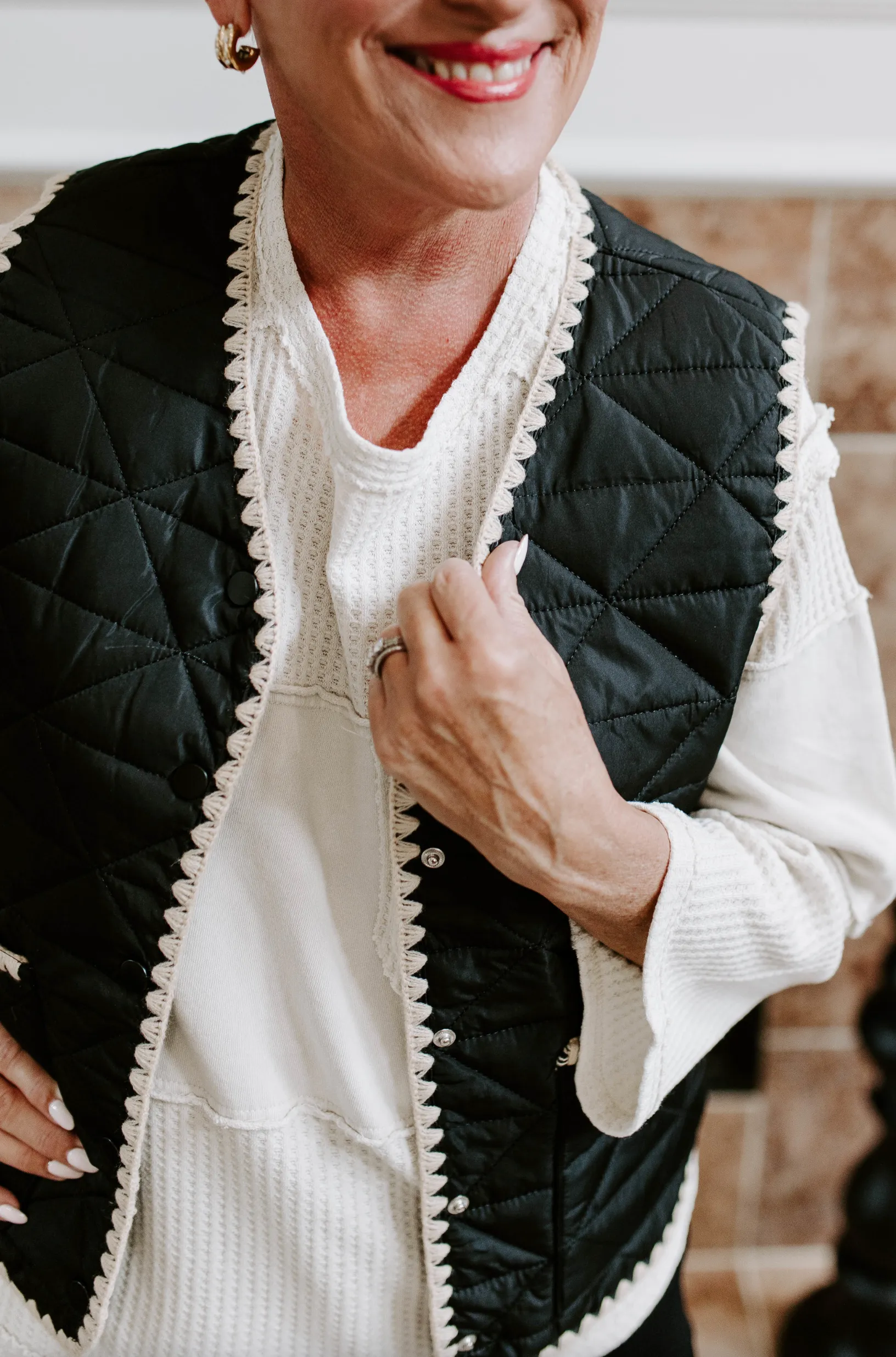 Full of Faith Scallop Vest - Black