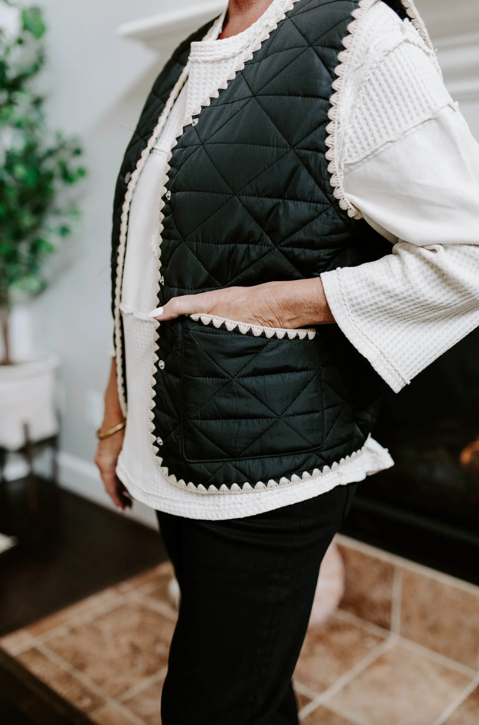 Full of Faith Scallop Vest - Black