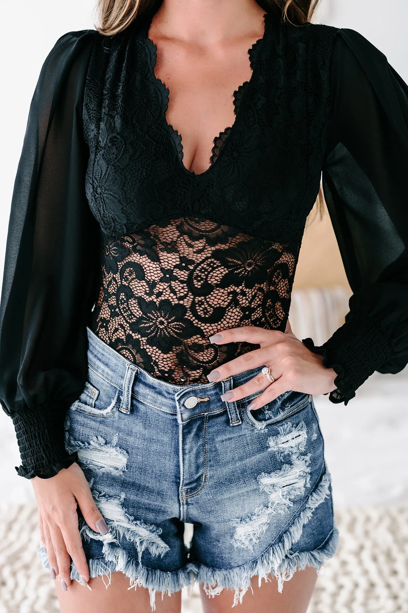 Morticia Long Sleeve Scalloped Lace Bodysuit (Black)