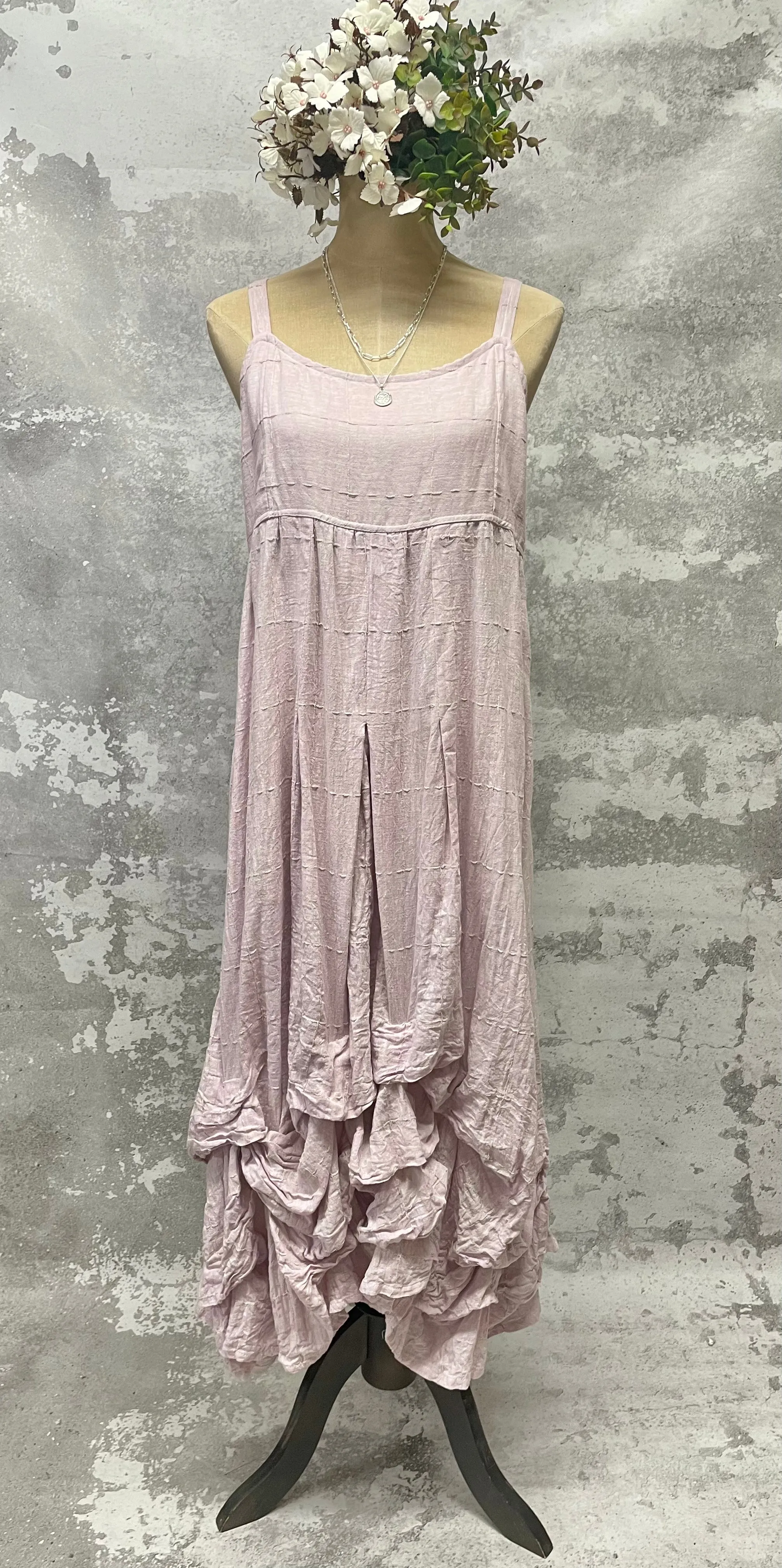 Ruffles slipdress in Lila linen